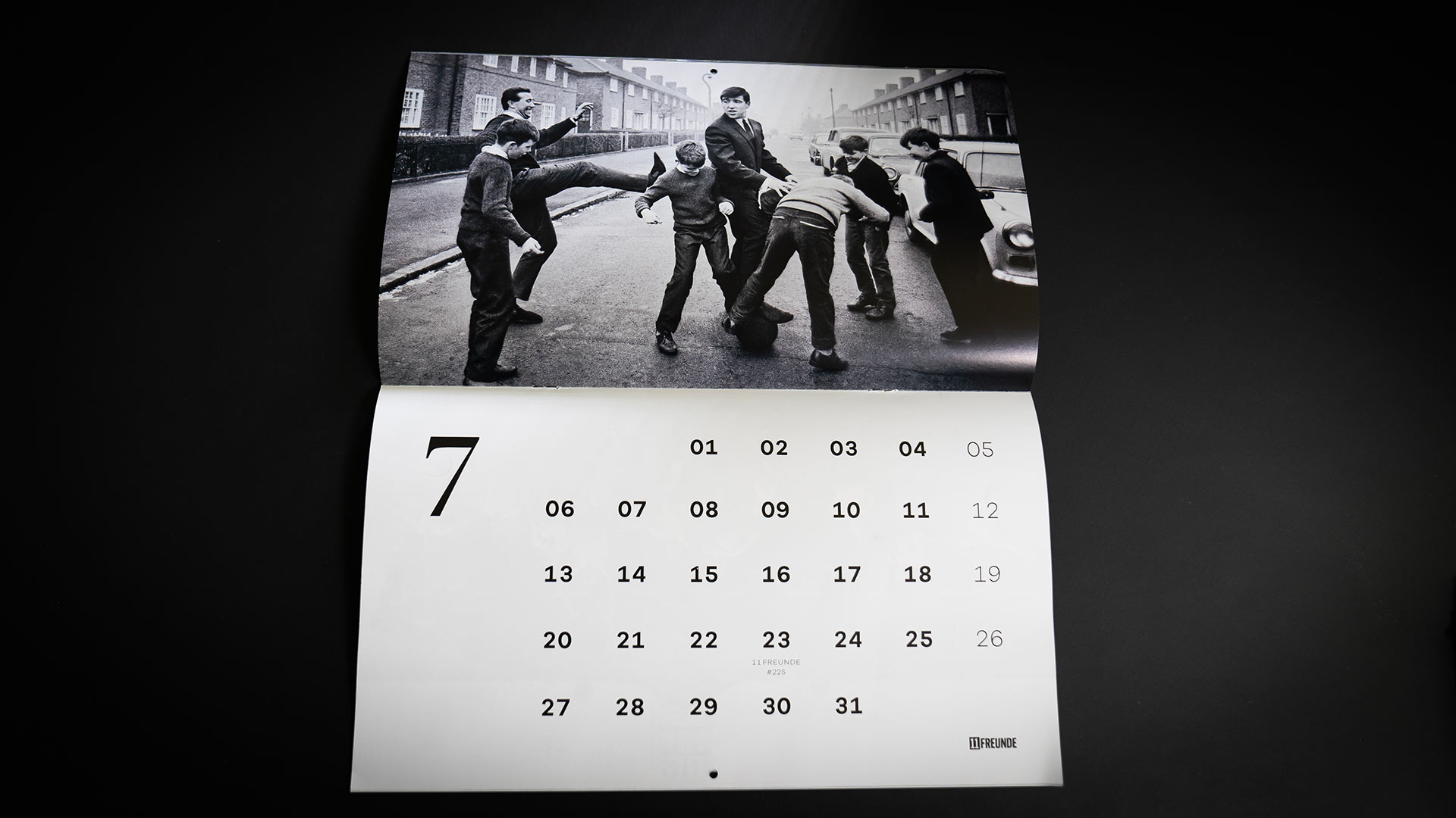 Wandkalender des Fußballmagazins 11 Freunde