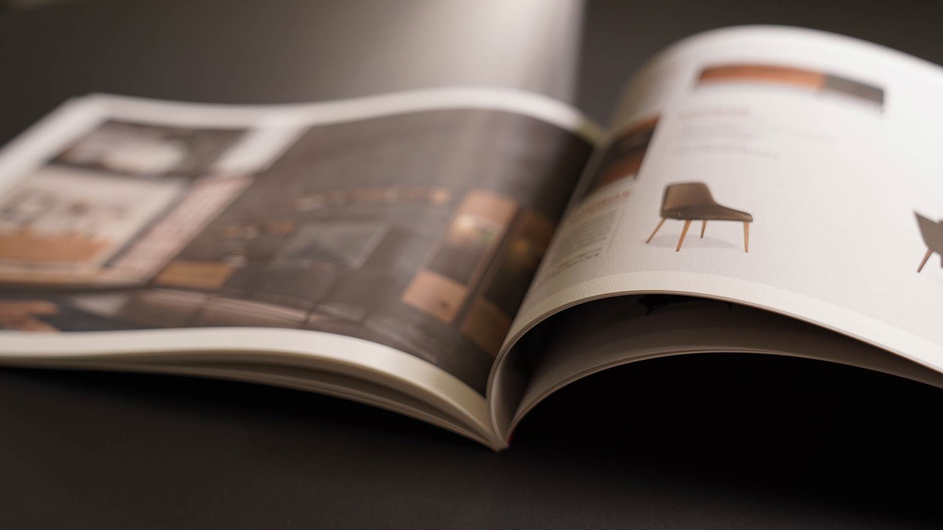 Ansicht auf Innenseiten eines Interieurmagazins