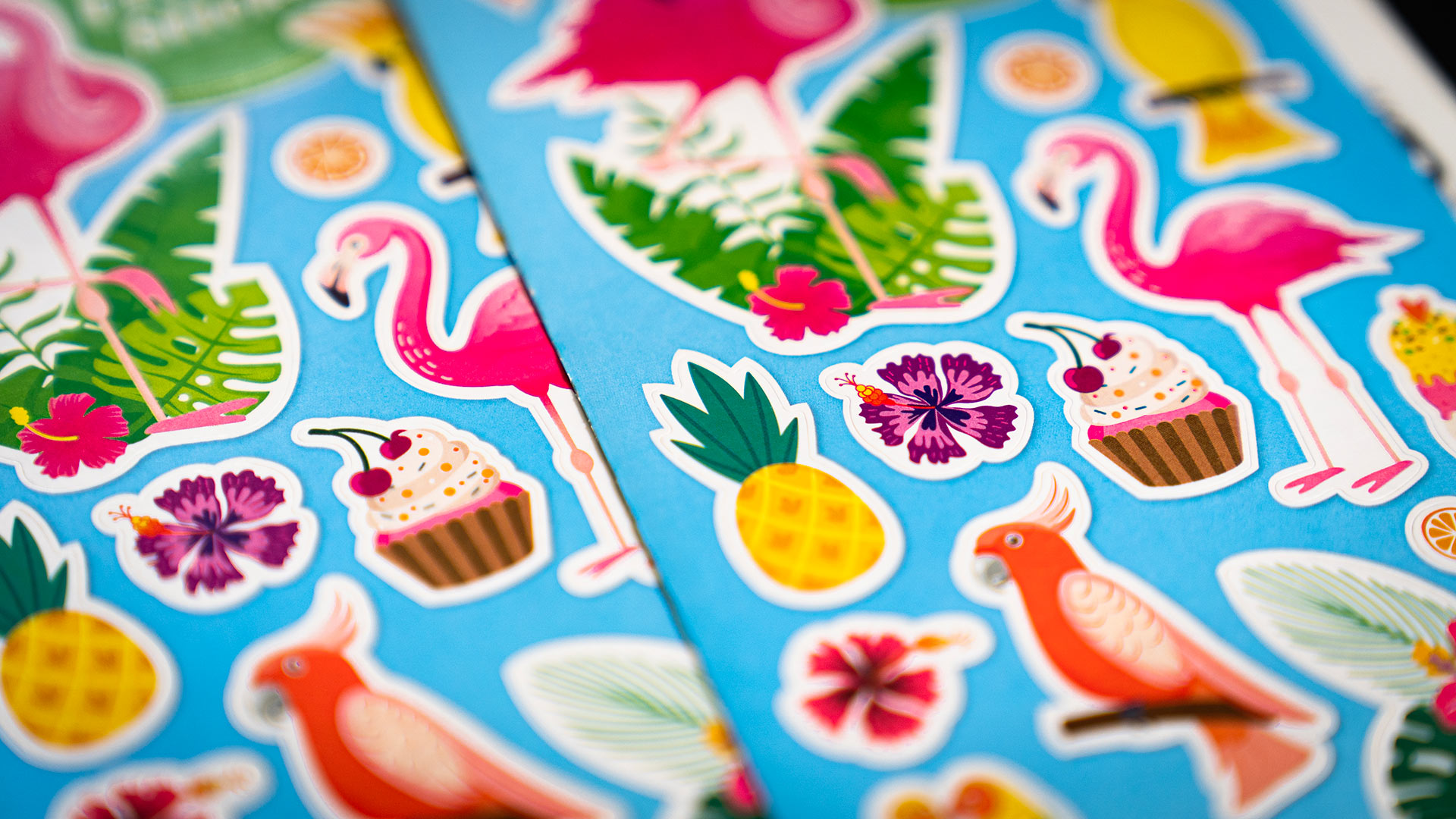 Flappe mit Stickern zum Theme tropischer Sommer