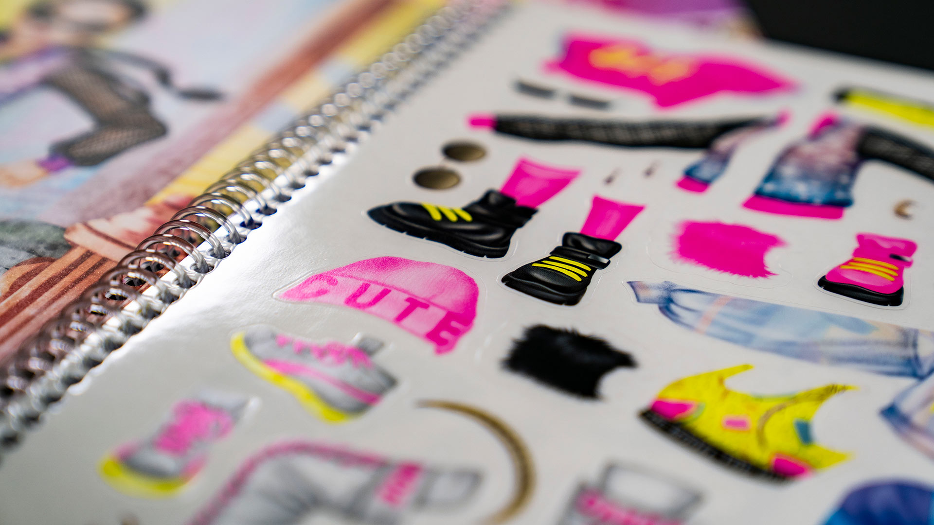 Stickeralbum mit Stickerblatt Mode 